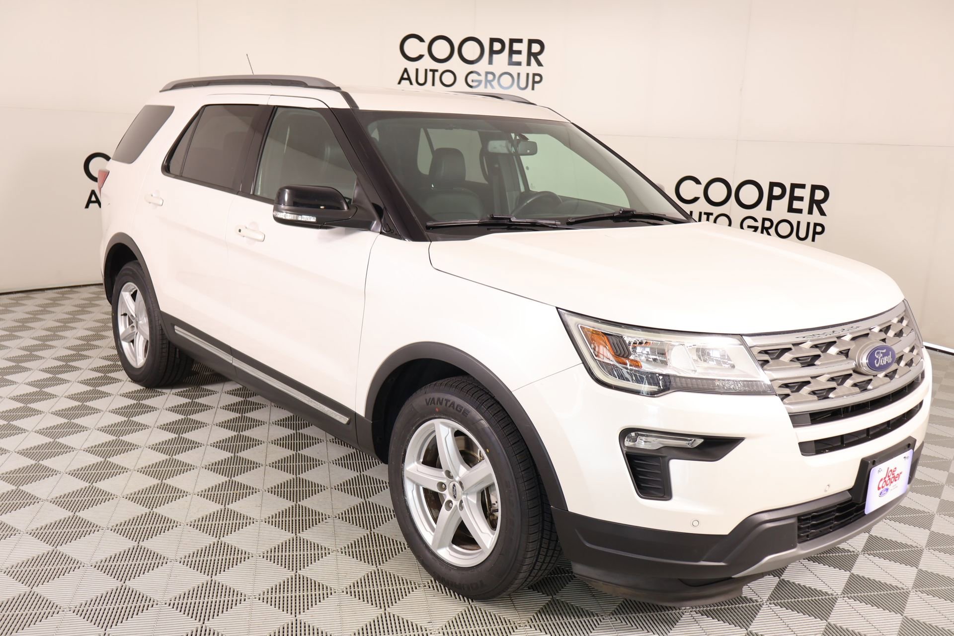 Used 2018 Ford Explorer XLT w/ Equipment Group 202A FWD image 1