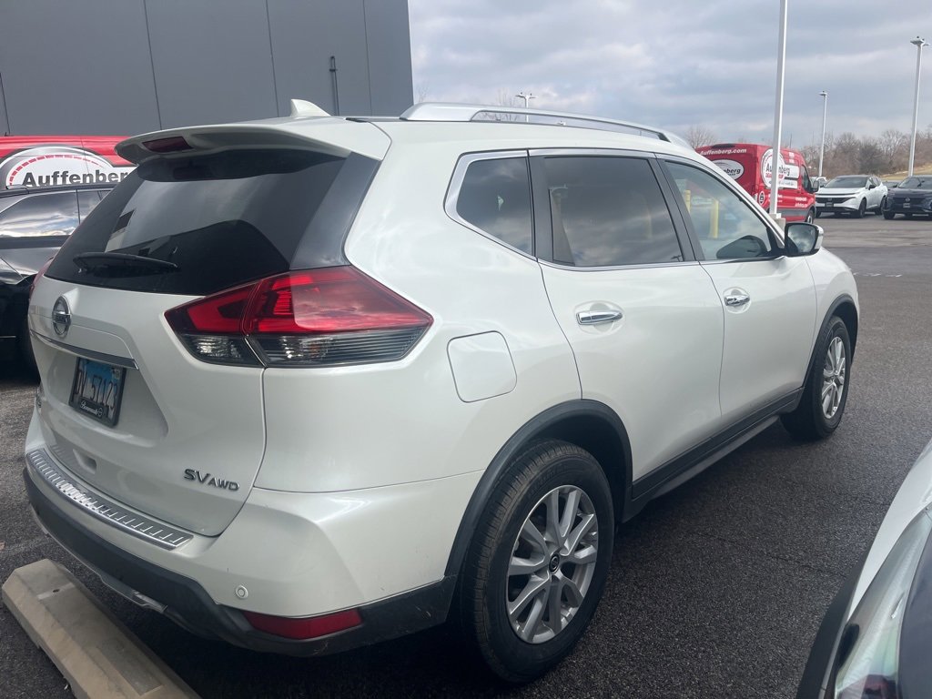 Used 2019 Nissan Rogue SV image 3