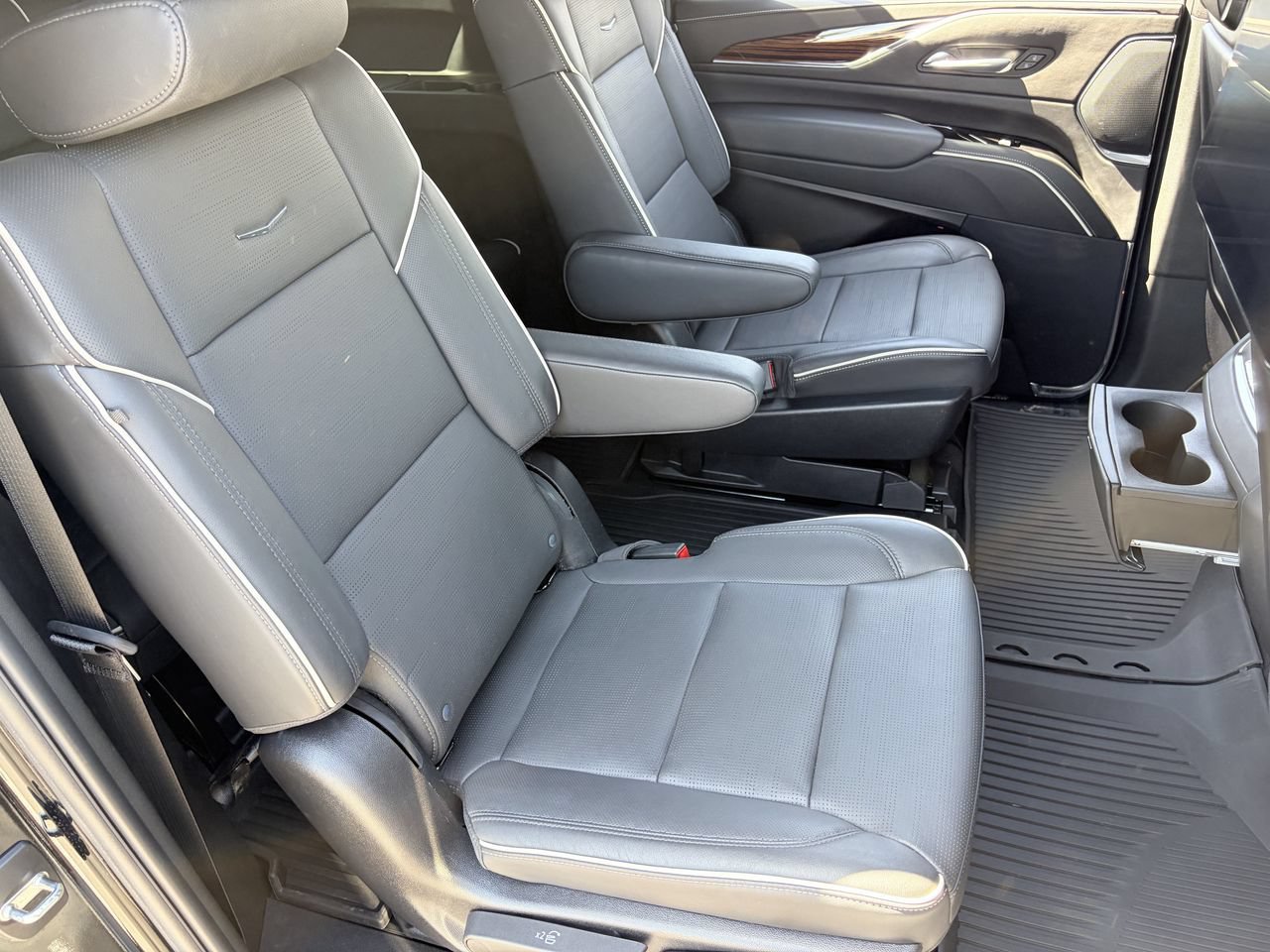 Certified 2024 Cadillac Escalade ESV Premium Luxury w/ Performance Package AWD/4WD image 14