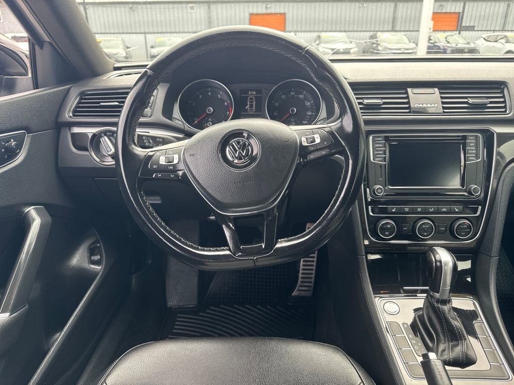 Used 2018 Volkswagen Passat 3.6 image 17