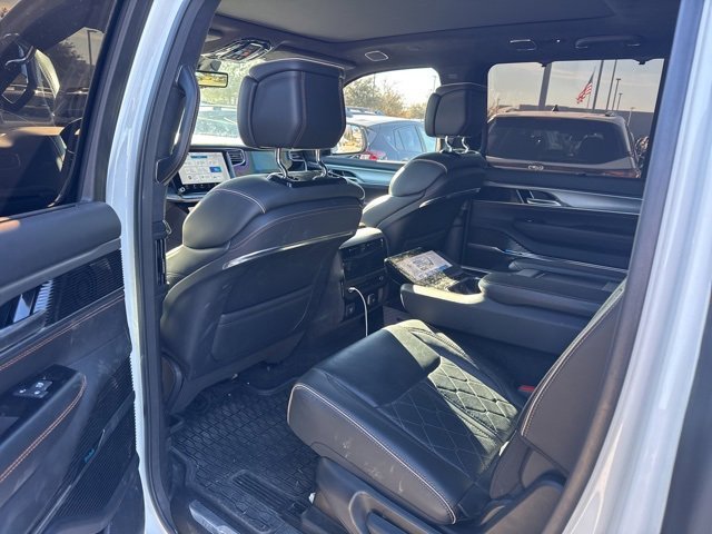Used 2023 Jeep Grand Wagoneer Series III image 12