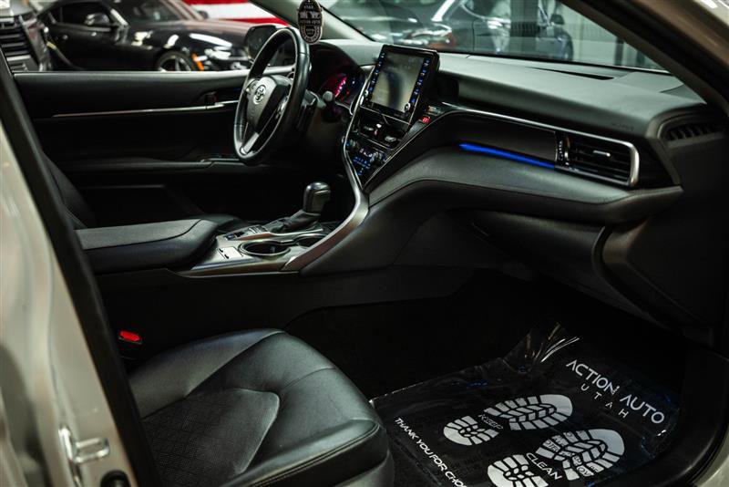 Used 2022 Toyota Camry XSE image 13