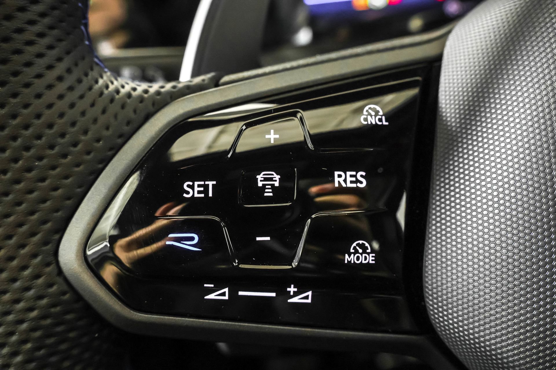 New 2026 Volkswagen Golf 2.0T image 24