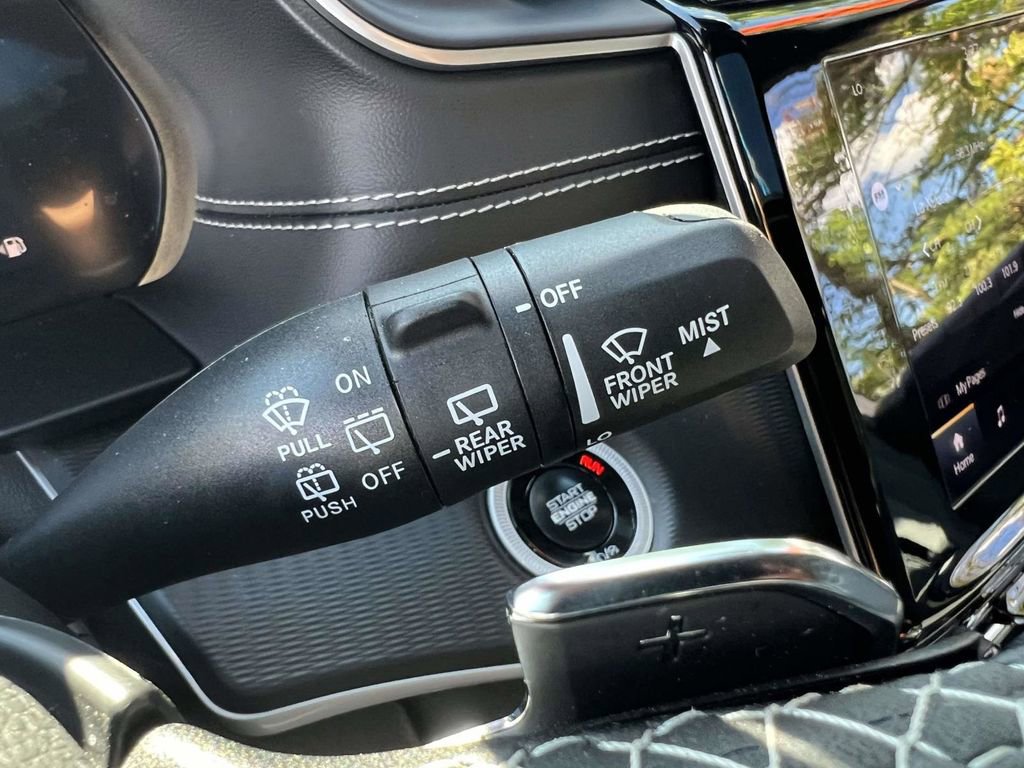 Used 2025 Jeep Grand Cherokee L Laredo image 32