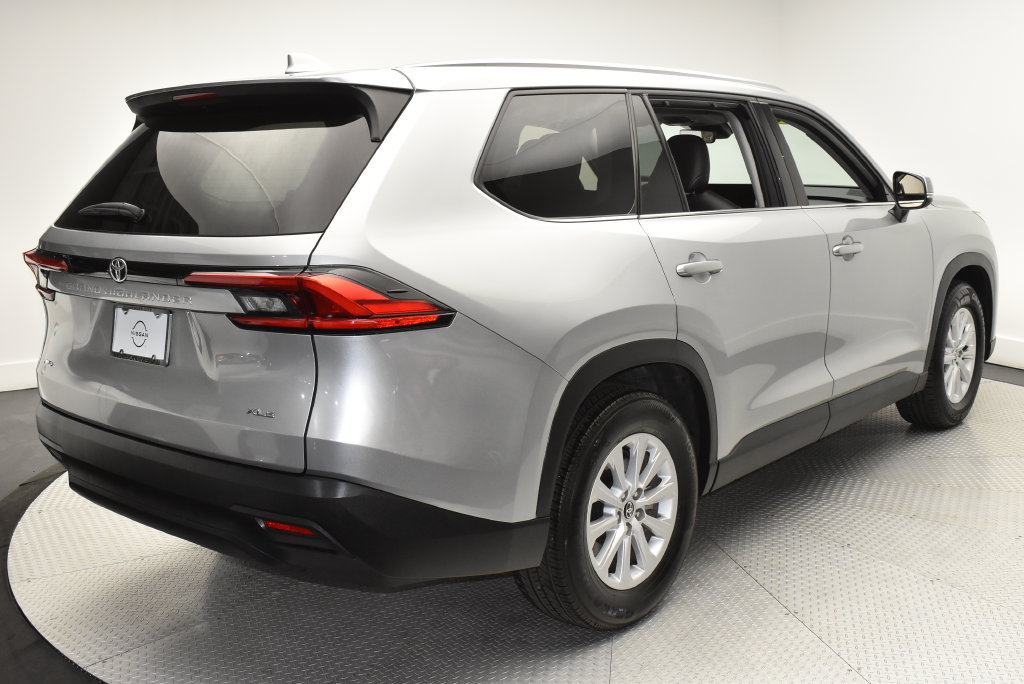 Used 2024 Toyota Grand Highlander AWD image 5