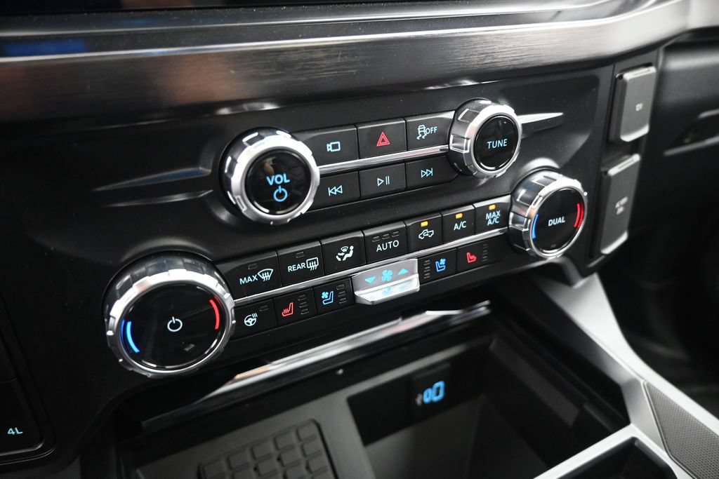 New 2026 Ford F250 Lariat w/ Black Appearance Package AWD/4WD image 16