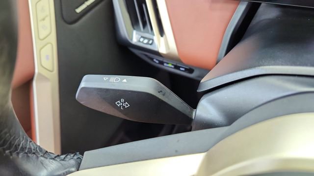 Used 2024 BMW iX xDrive50 w/ Premium Package AWD/4WD image 39