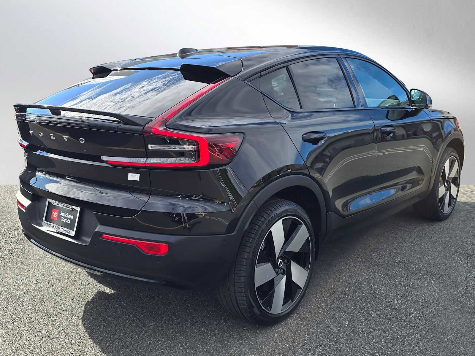 Used 2023 Volvo C40 P8 Recharge Ultimate image 3