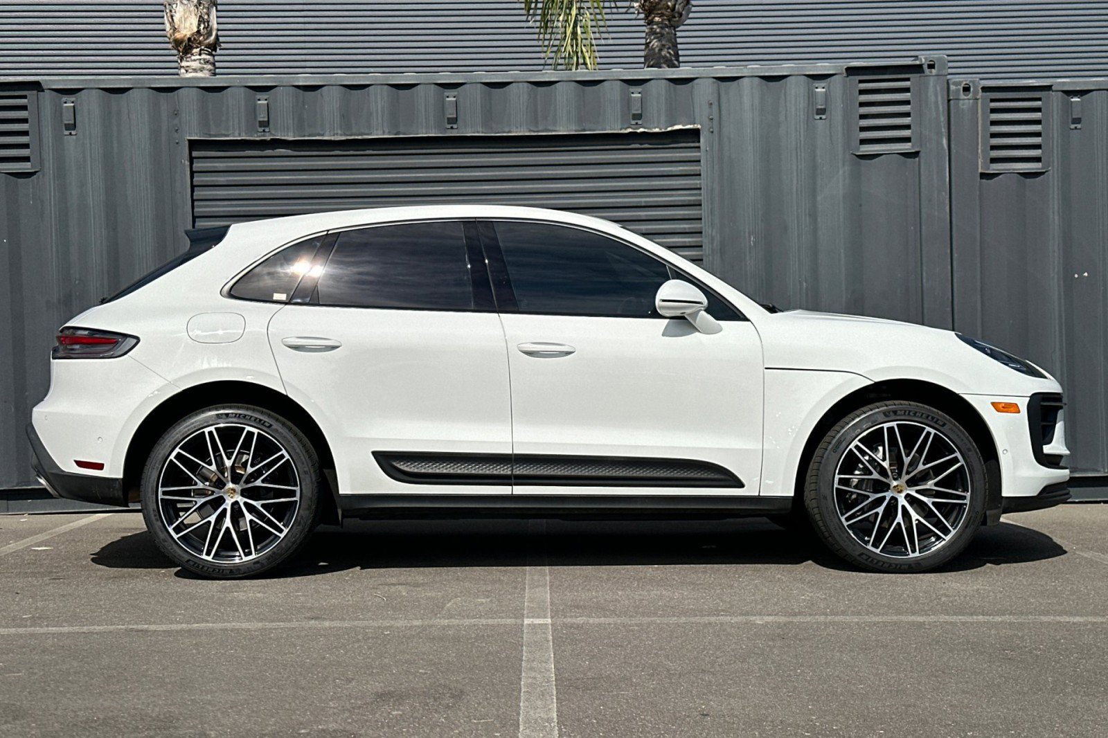 Certified 2024 Porsche Macan image 9