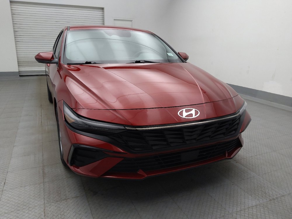 Used 2025 Hyundai Elantra SE FWD image 14