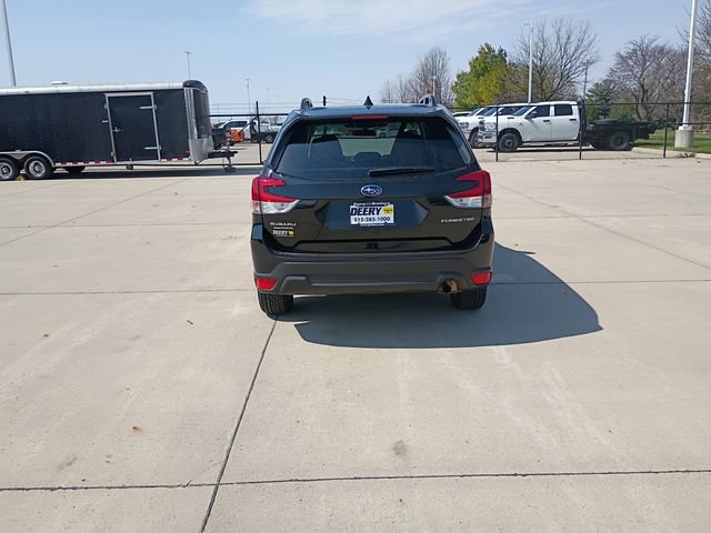 Used 2022 Subaru Forester Premium image 11