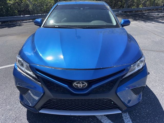 Used 2018 Toyota Camry SE w/ Moonroof Package image 2