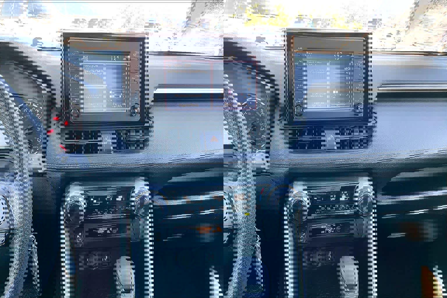 Used 2019 Toyota RAV4 LE w/ Carpet Mat Package image 33