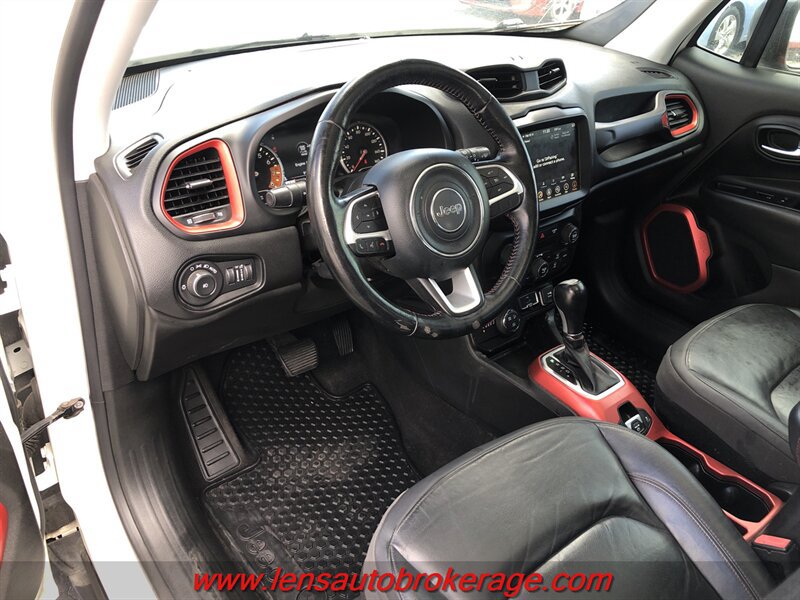 Used 2019 Jeep Renegade Trailhawk AWD/4WD image 10