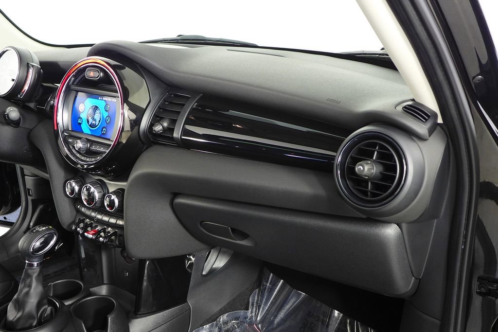 Used 2019 MINI Cooper 4-Door Hardtop image 14