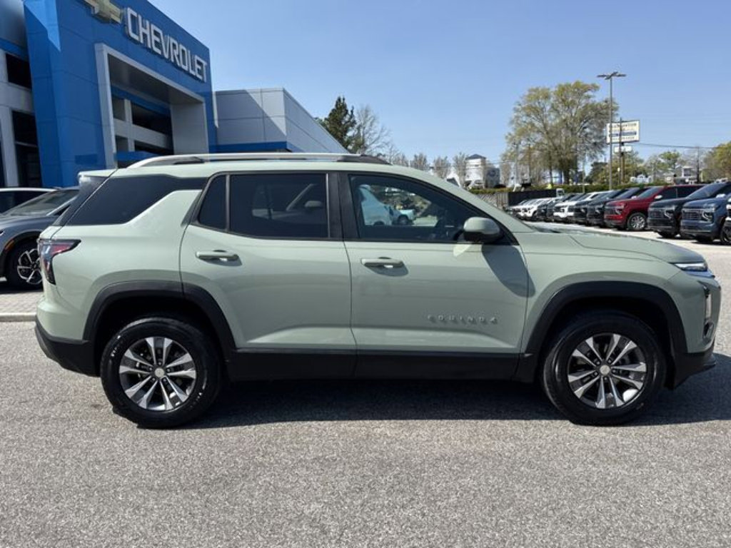 Used 2025 Chevrolet Equinox LT w/ Convenience Package II FWD image 3