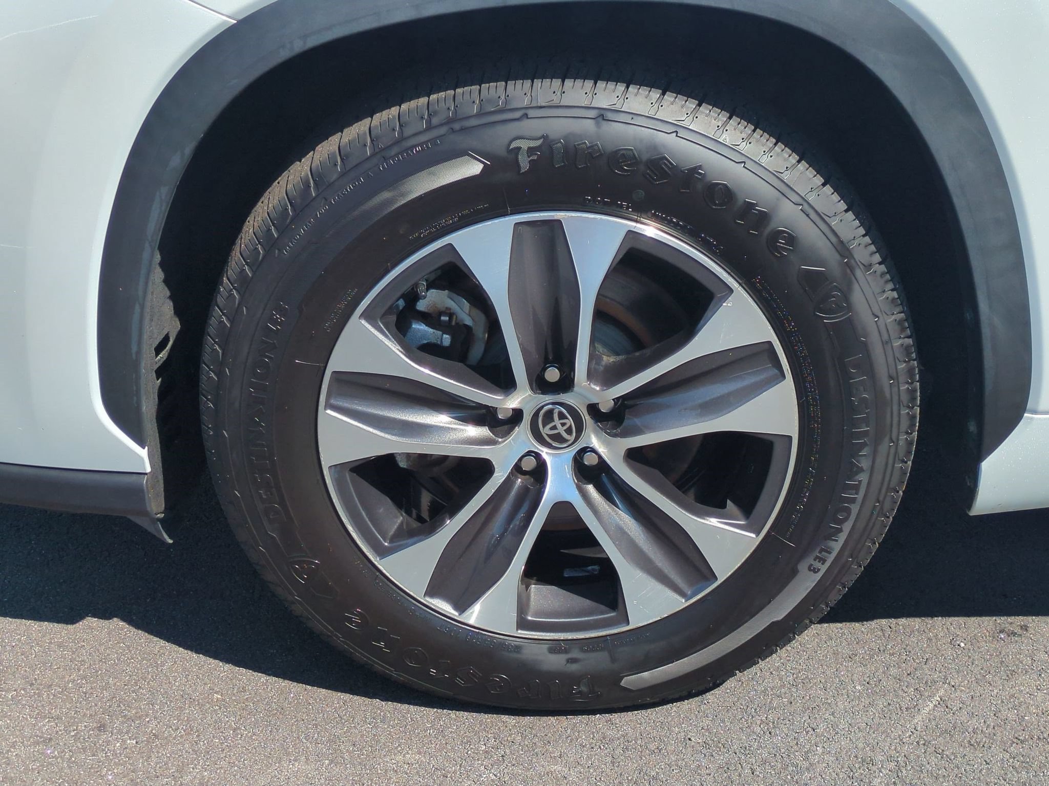Used 2022 Toyota Highlander XLE FWD image 28