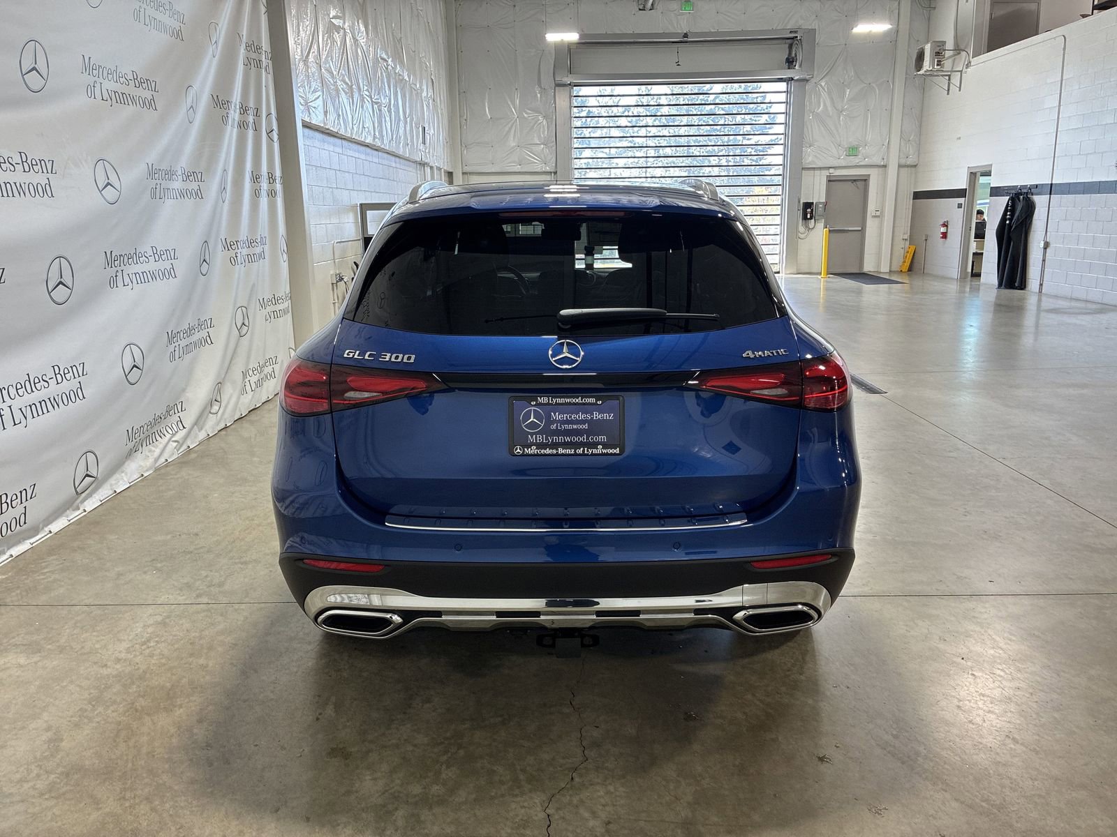 Used 2025 Mercedes-Benz GLC 300 4MATIC image 4