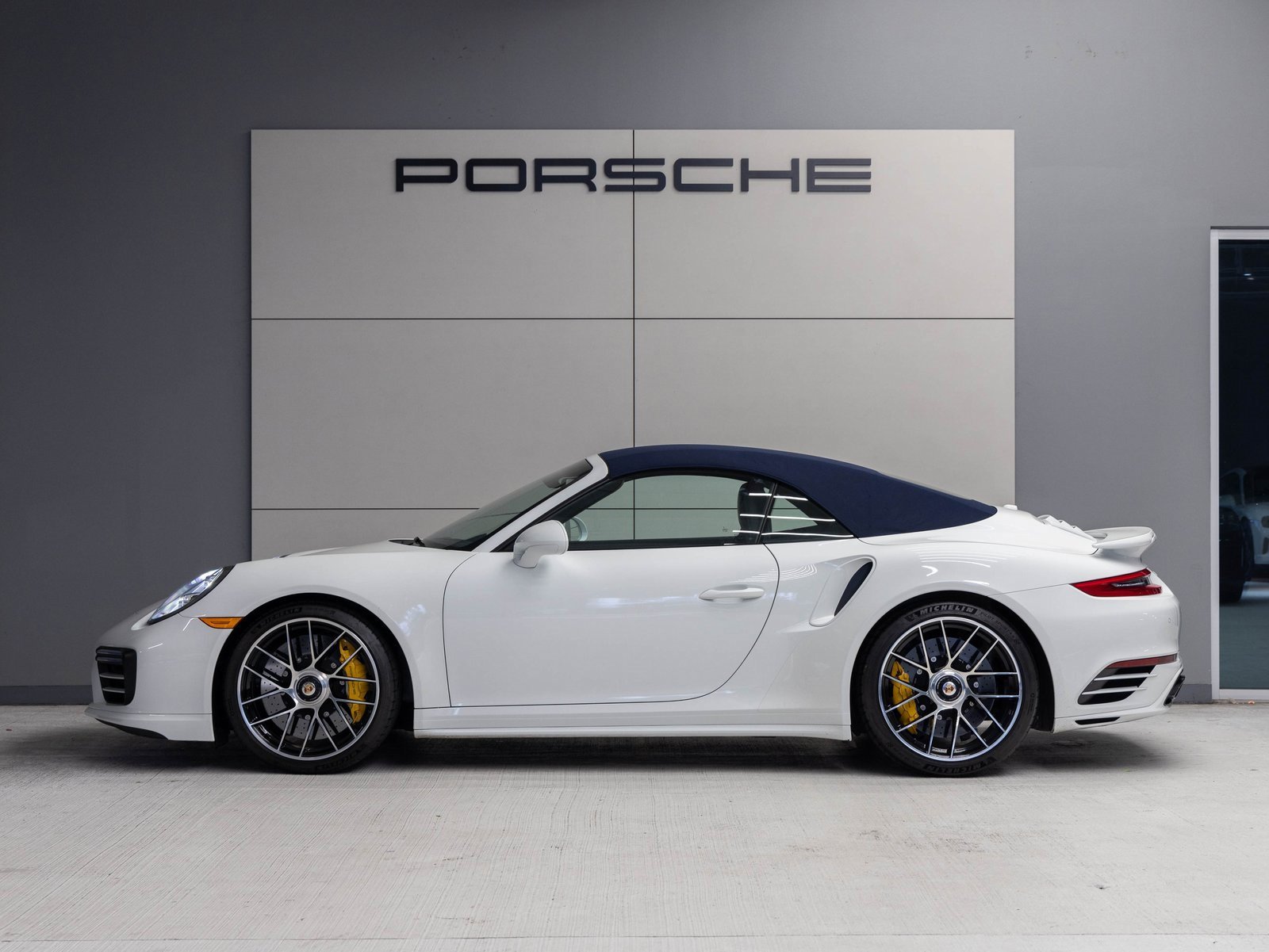 Used 2019 Porsche 911 Turbo S image 2