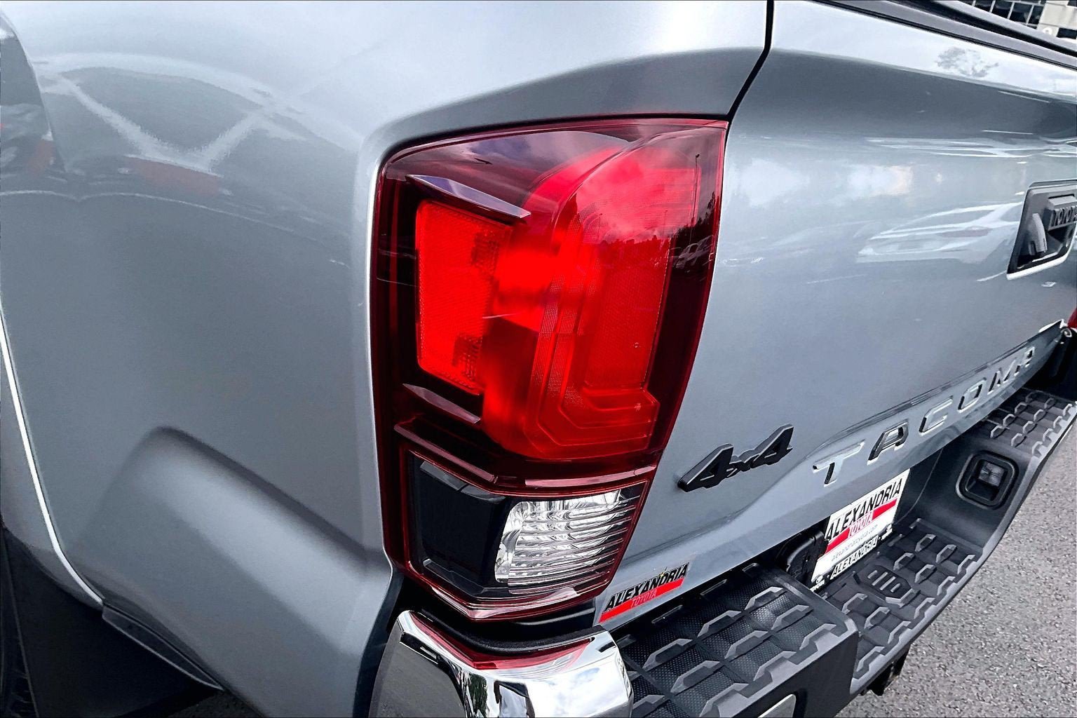 Used 2022 Toyota Tacoma SR5 AWD/4WD image 27