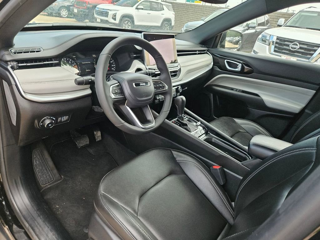 Used 2025 Jeep Compass Limited AWD/4WD image 13