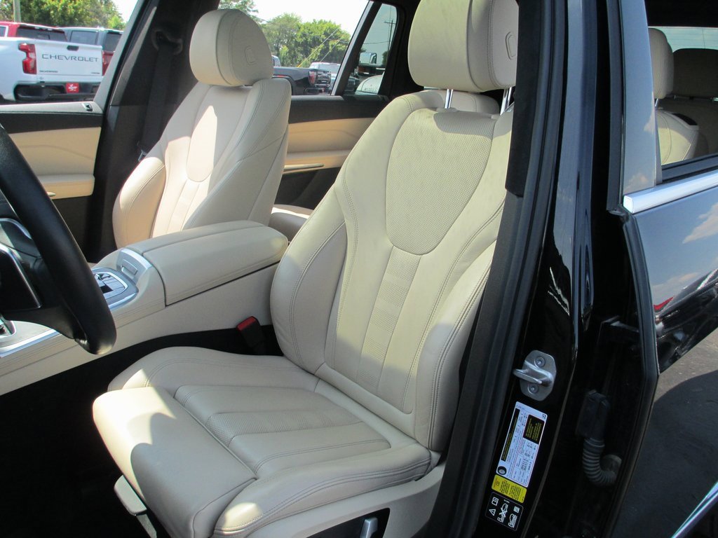 Used 2022 BMW X7 xDrive40i w/ Premium Package image 17