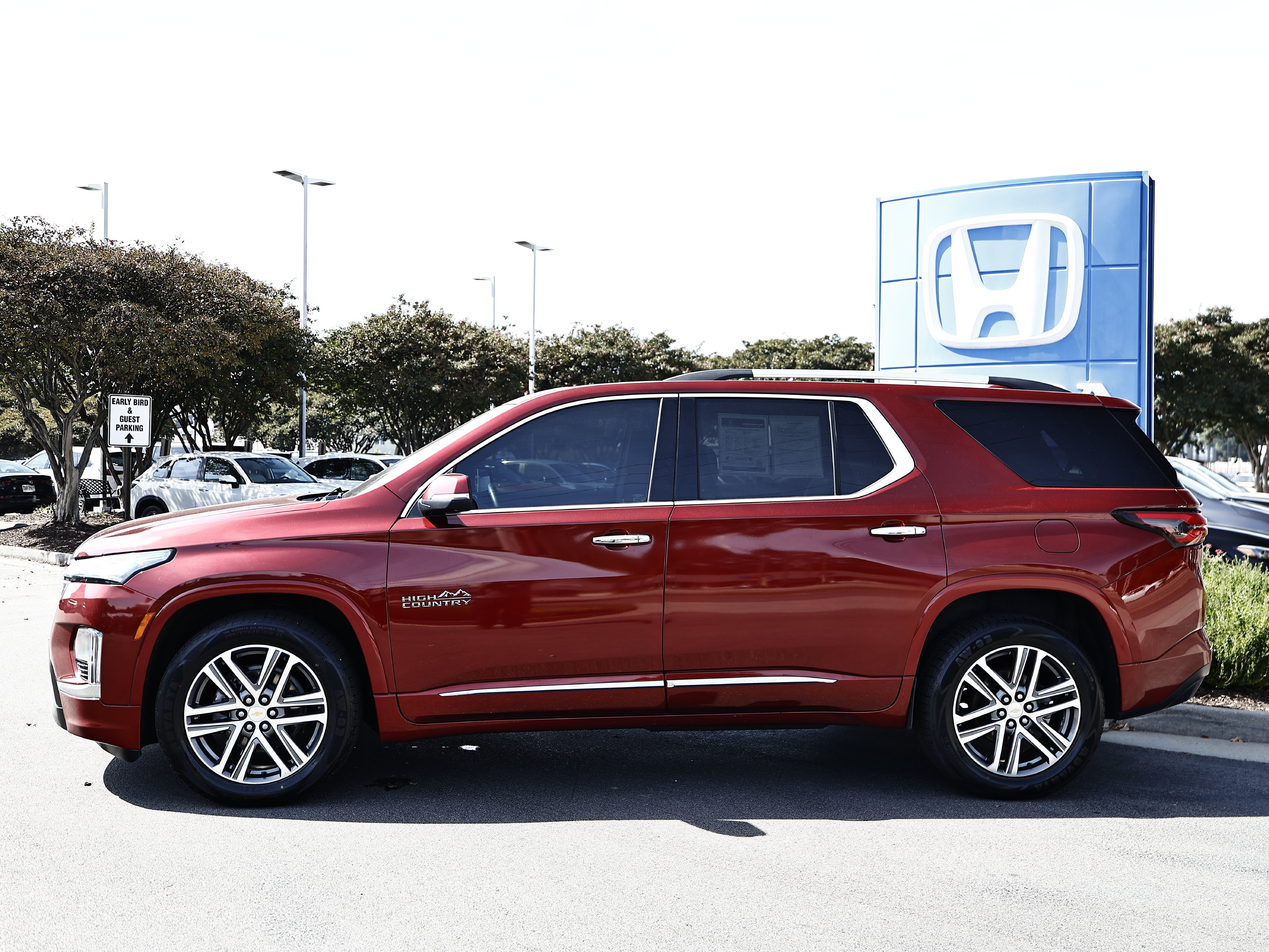 Used 2022 Chevrolet Traverse High Country w/ LPO, Floor Liner Package AWD/4WD image 4