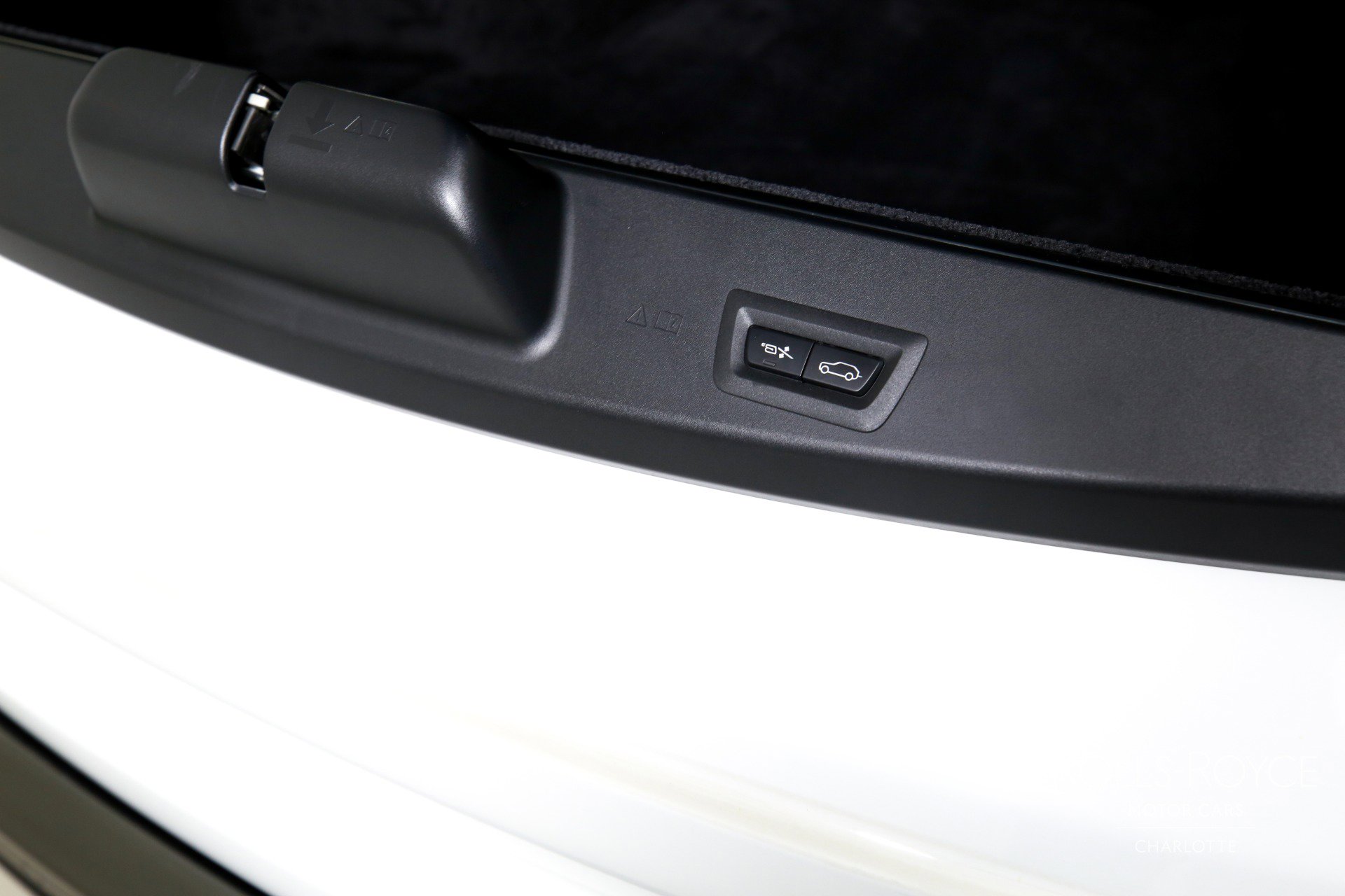 Used 2021 Rolls-Royce Cullinan Black Badge image 28