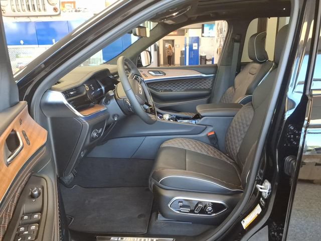 New 2027 Jeep Grand Cherokee Summit w/ Obsidian Package AWD/4WD image 12