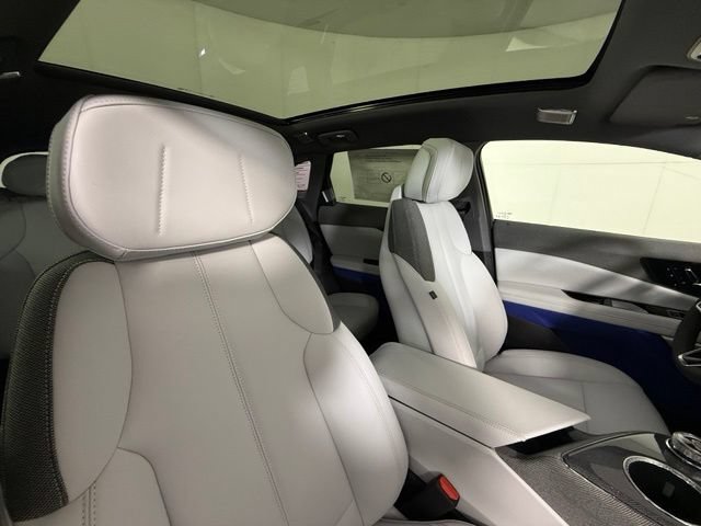 New 2026 Cadillac Optiq Sport 1 w/ LPO, ONYX Package AWD/4WD image 31