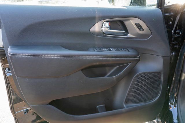 New 2026 Chrysler Pacifica Select image 12