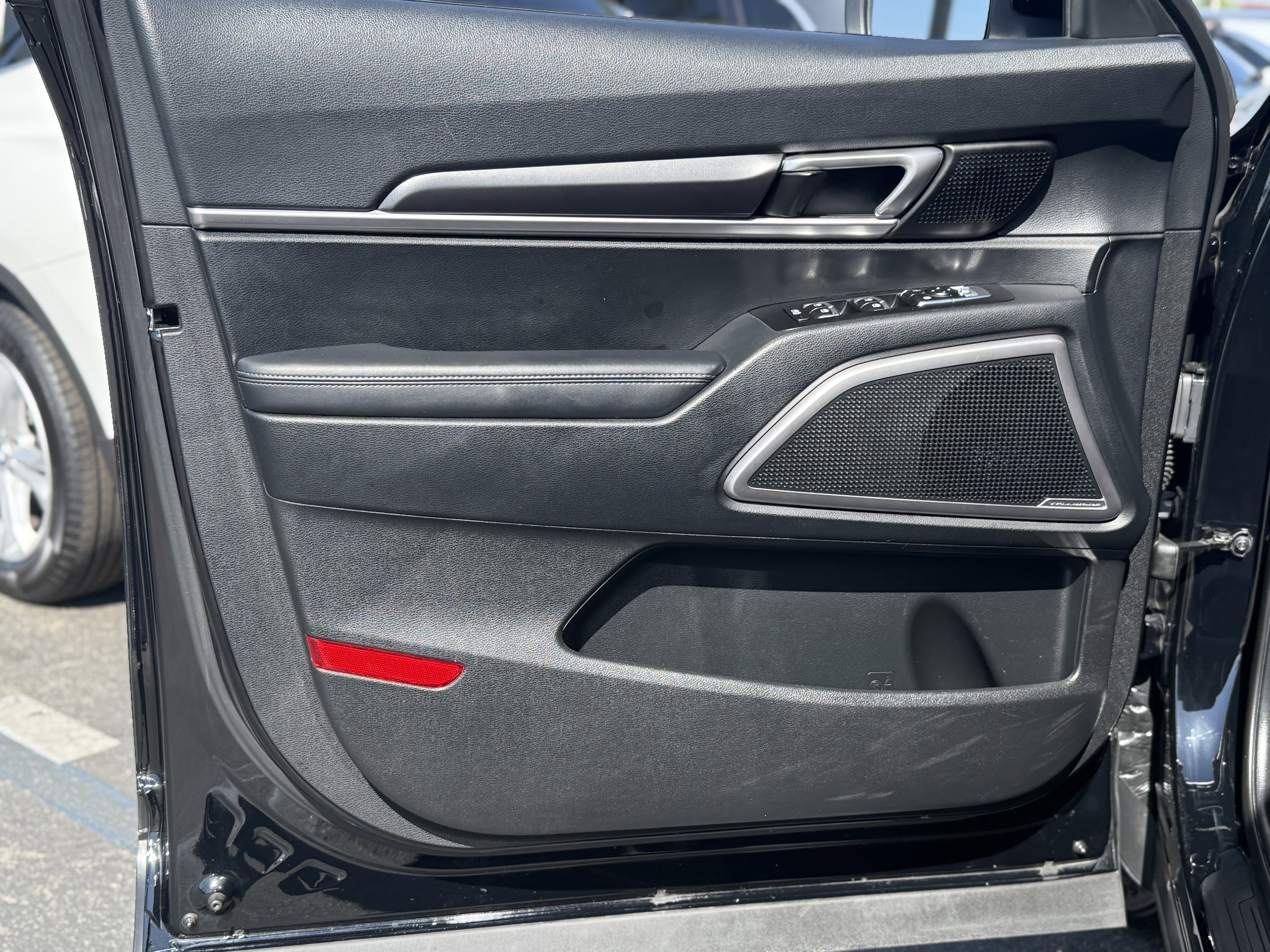 Certified 2025 Kia Telluride LX image 12