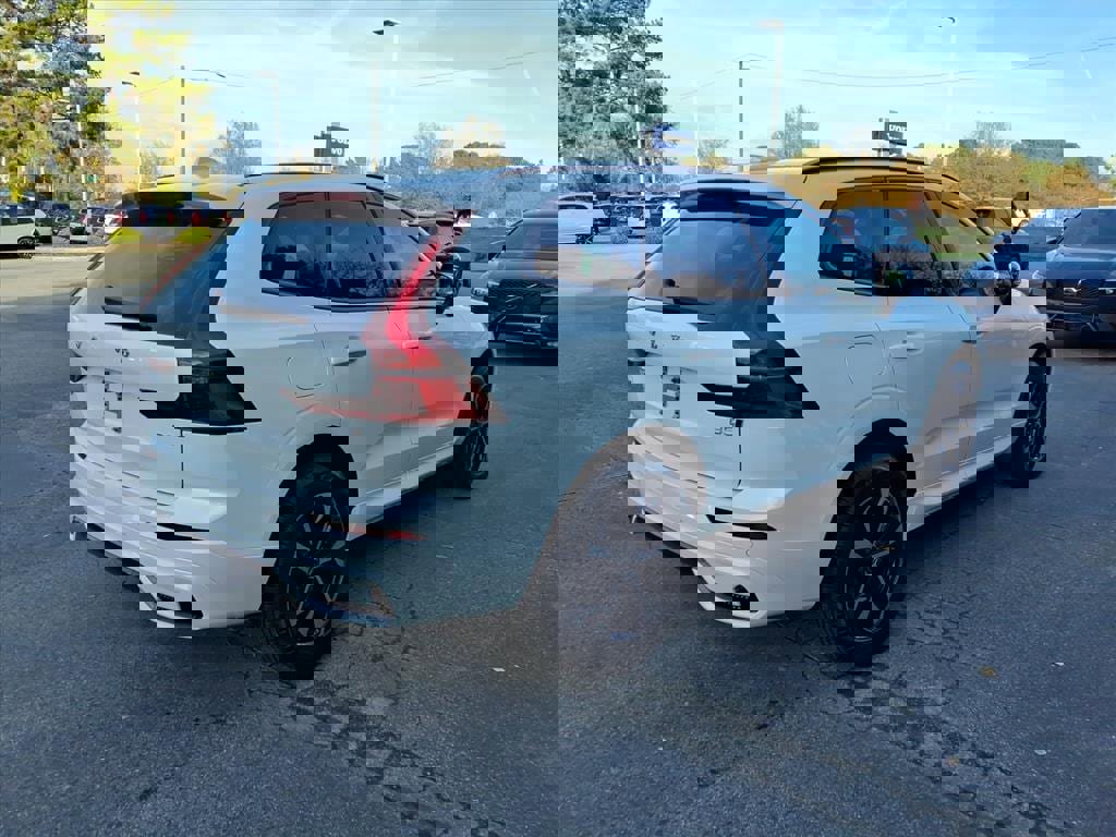 New 2026 Volvo XC60 B5 Core w/ Climate Package image 3