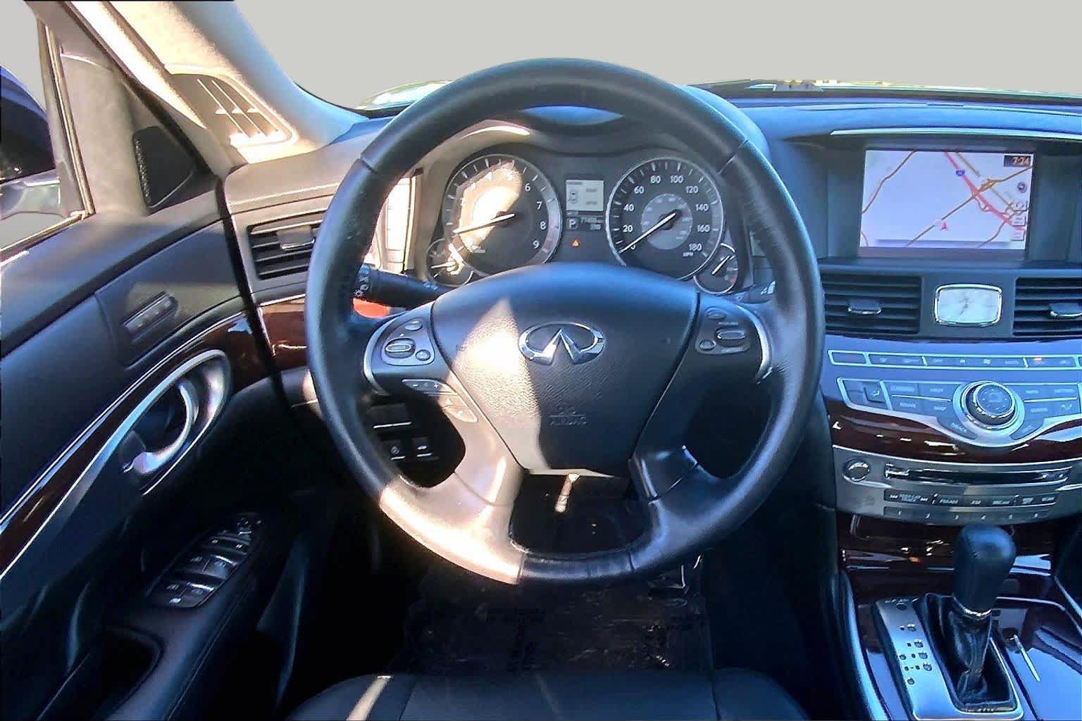 Used 2016 INFINITI Q70 3.7 AWD/4WD image 6