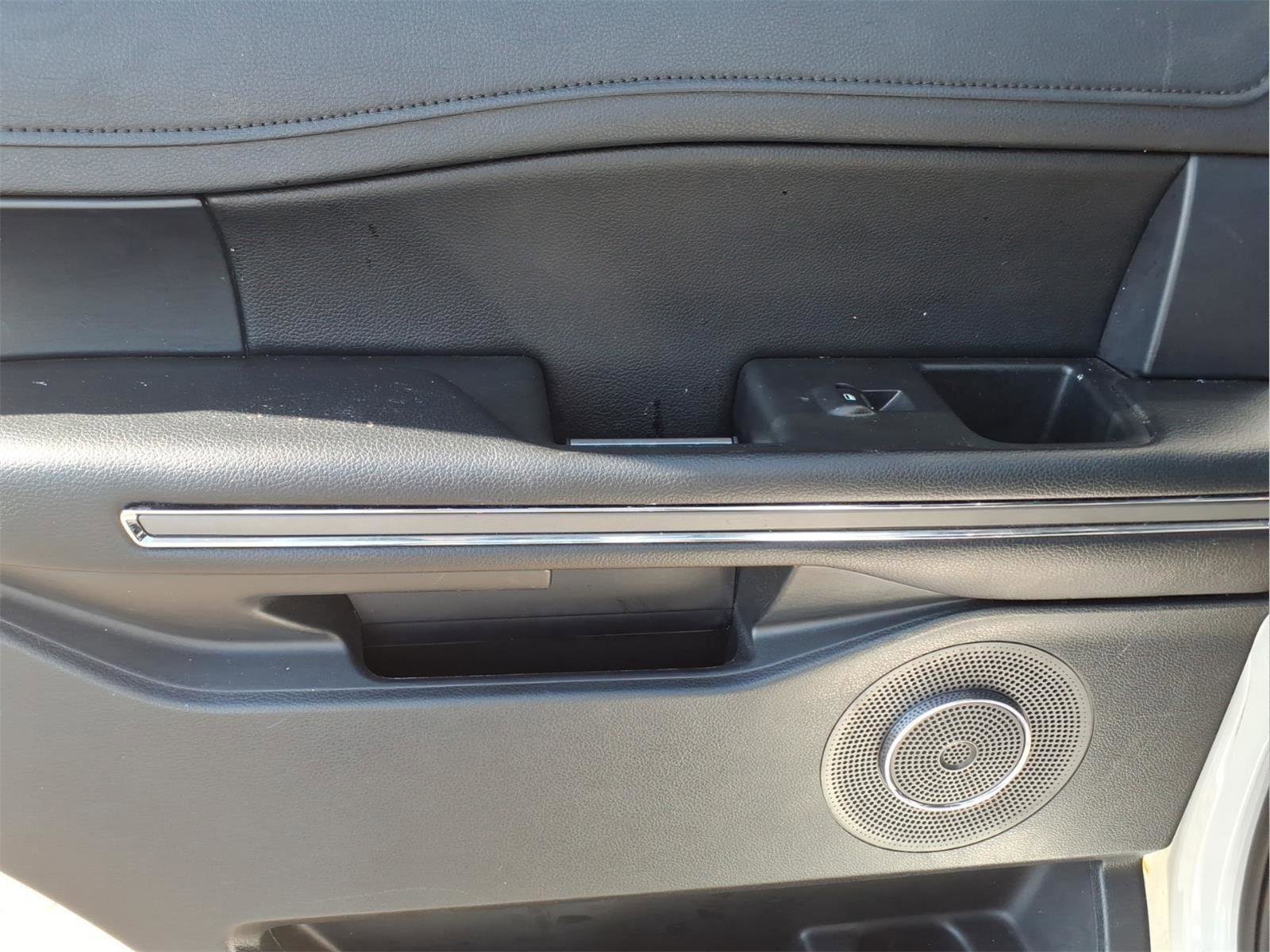 Used 2021 Ford Expedition XLT image 14