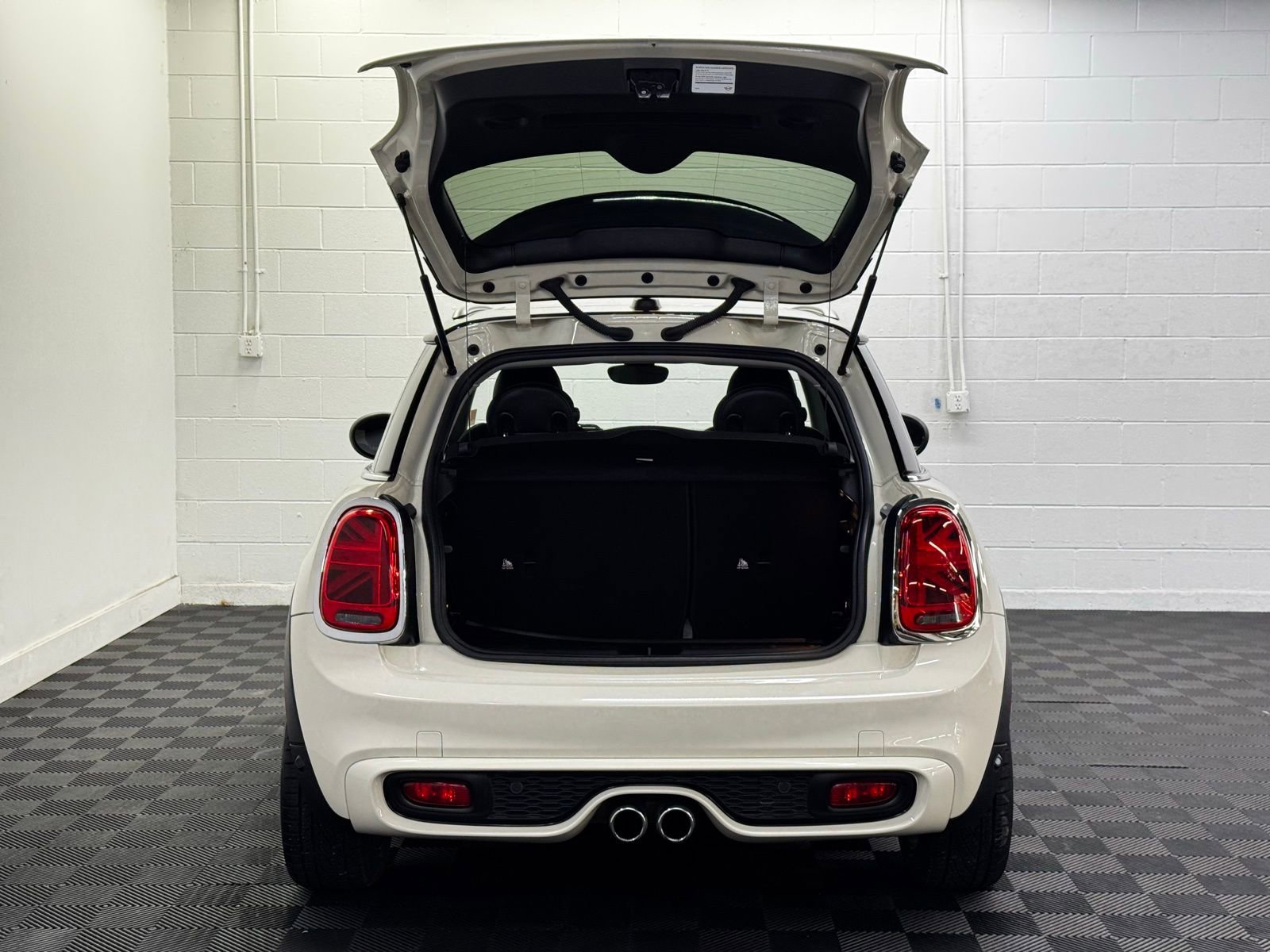 Used 2019 MINI Cooper S w/ Signature Upholstery Package image 35