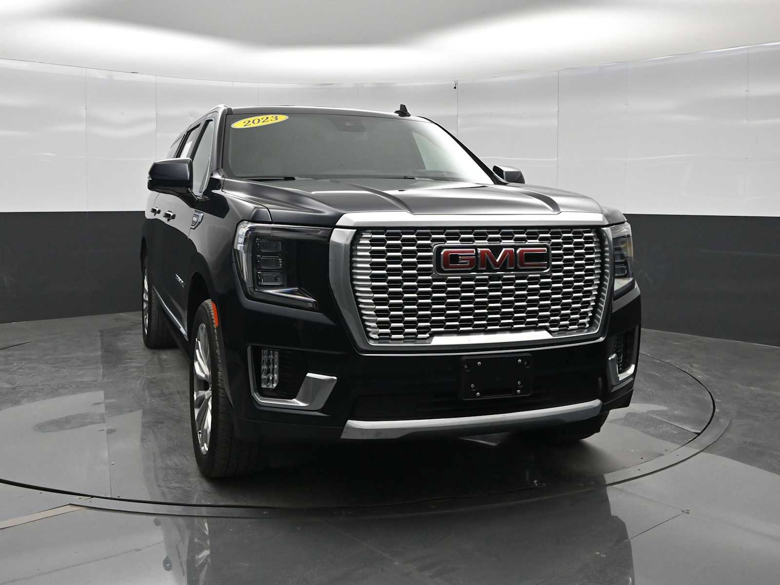 Used 2023 GMC Yukon XL Denali w/ Max Trailering Package AWD/4WD image 2