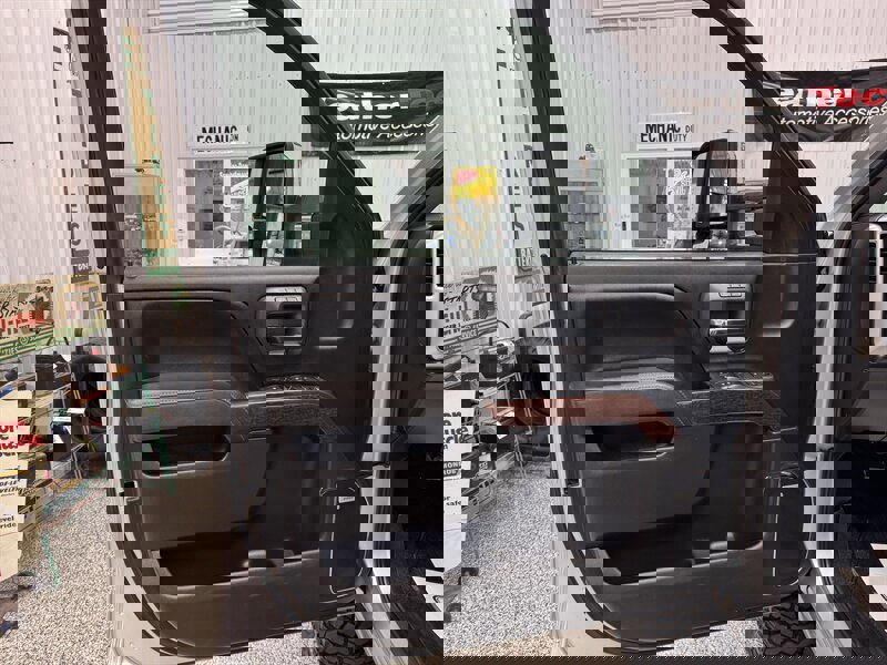 Used 2016 GMC Sierra 2500 SLT w/ Duramax Plus Package image 23