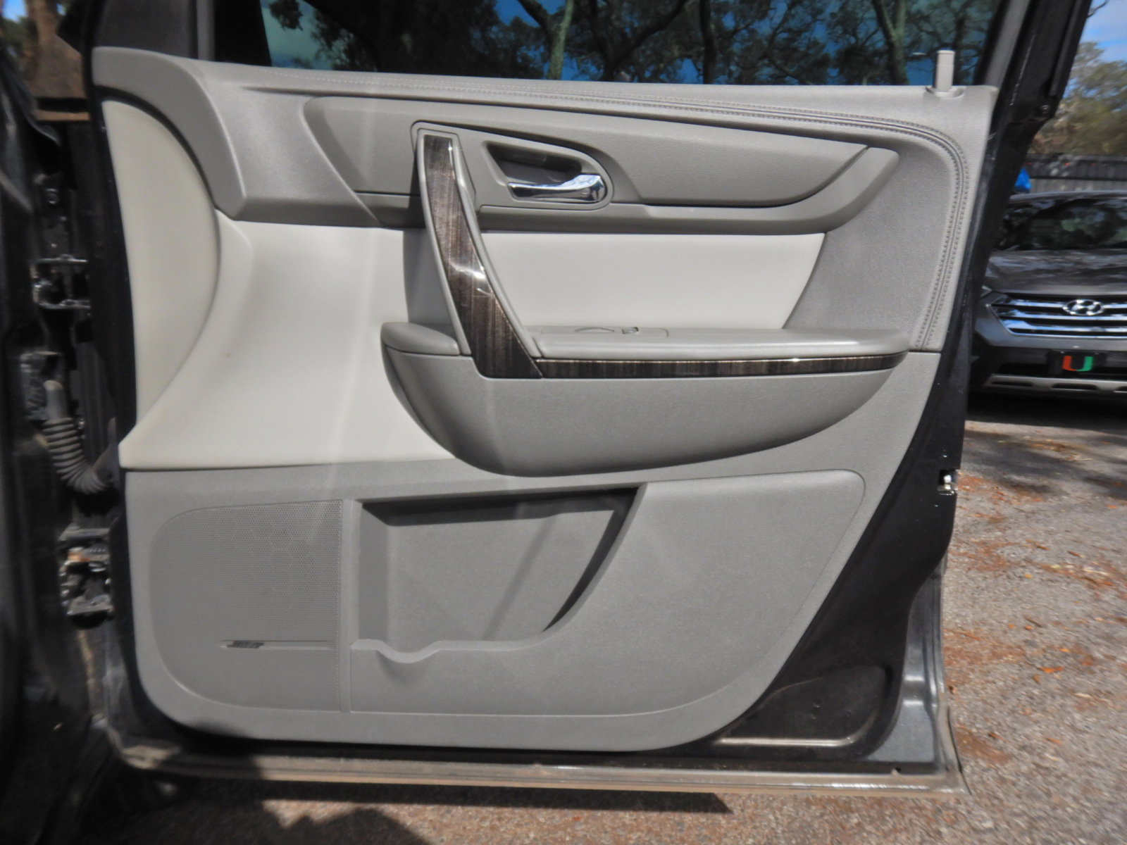 Used 2015 GMC Acadia SLT image 23