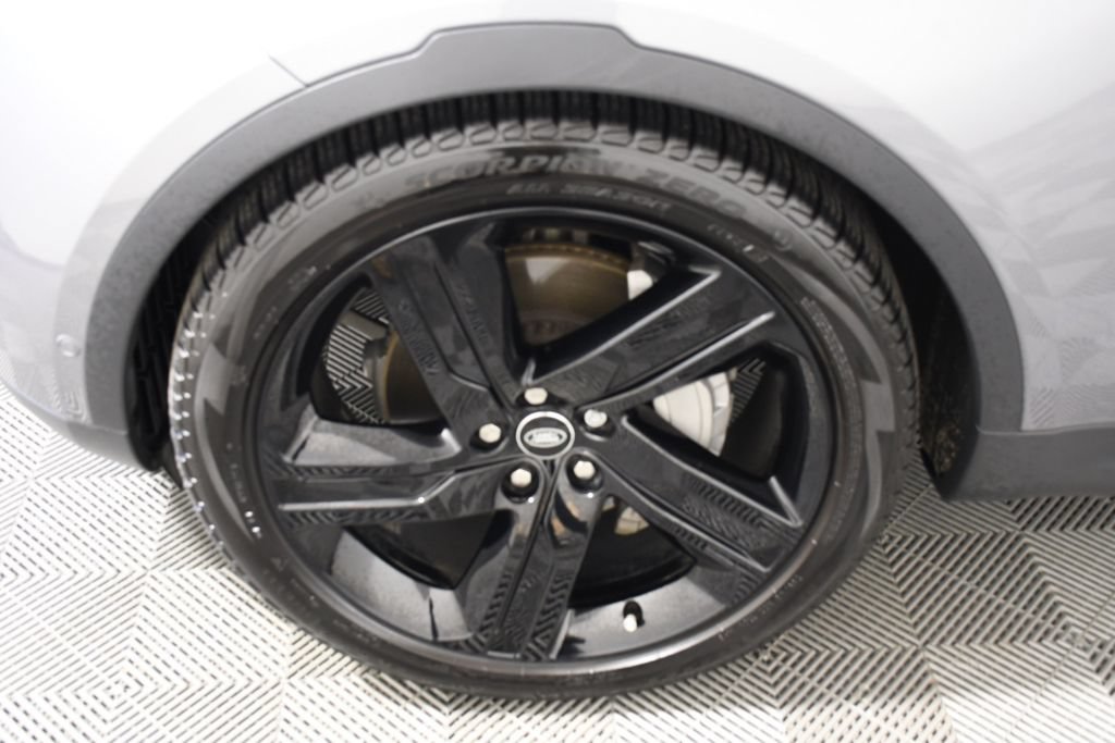 Certified 2025 Land Rover Discovery S AWD/4WD image 11