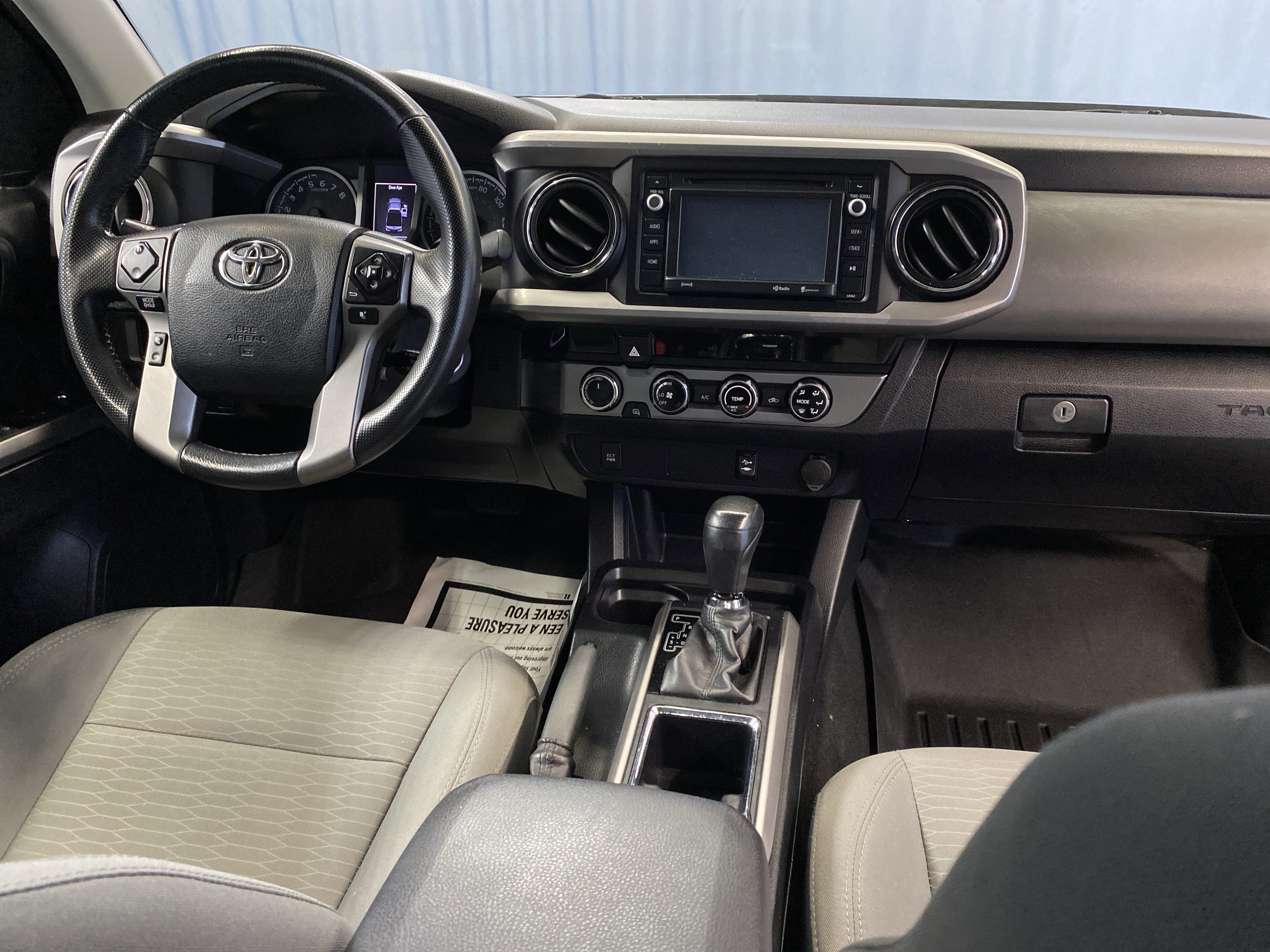 Used 2017 Toyota Tacoma 4x4 Access Cab image 34