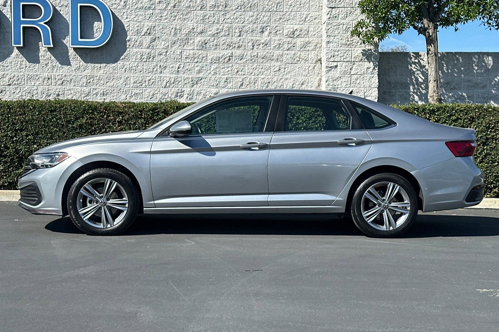 Used 2024 Volkswagen Jetta SE image 7