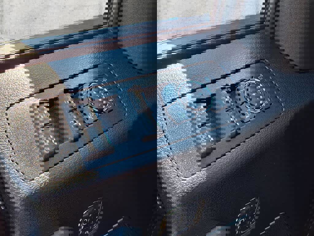 Used 2016 Ford F150 Platinum w/ Equipment Group 701A Luxury image 13