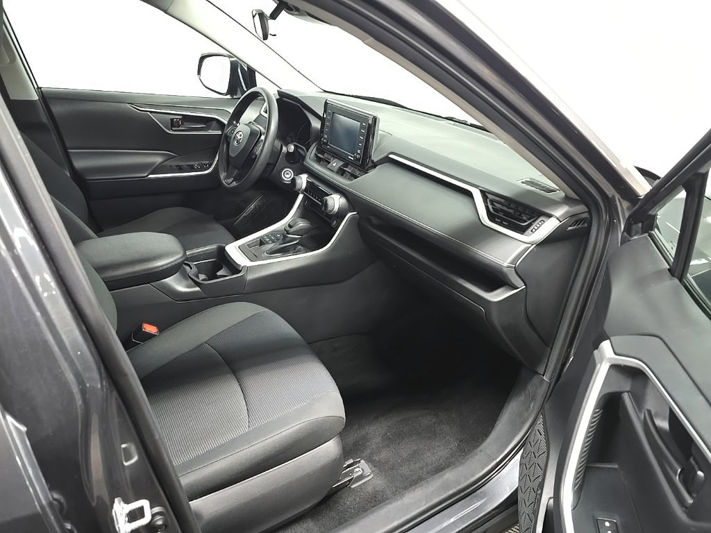 Used 2021 Toyota RAV4 LE AWD/4WD image 15