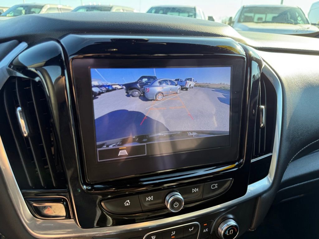 Used 2022 Chevrolet Traverse LT image 28