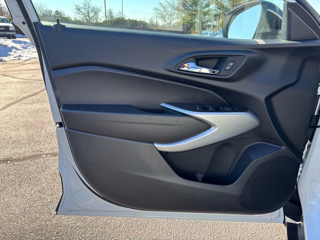 Used 2024 Chevrolet Trax RS w/ Driver Confidence Package image 12