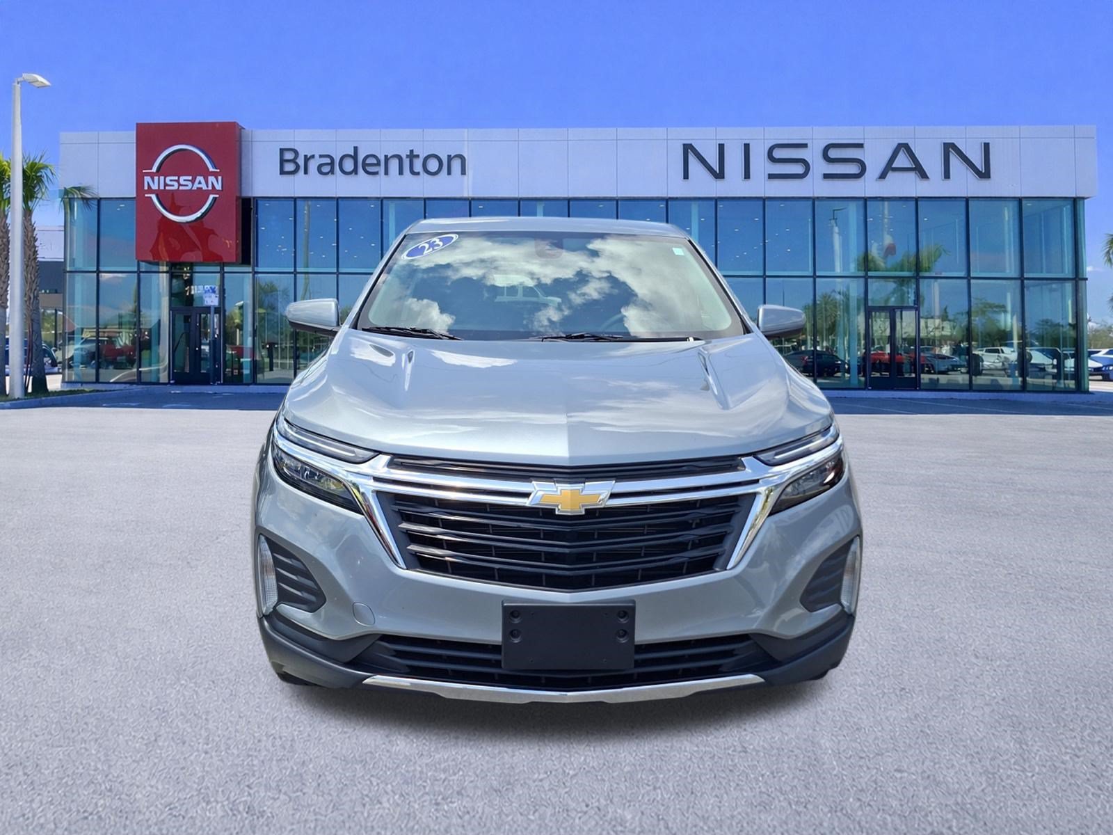 Used 2023 Chevrolet Equinox LT AWD/4WD image 2