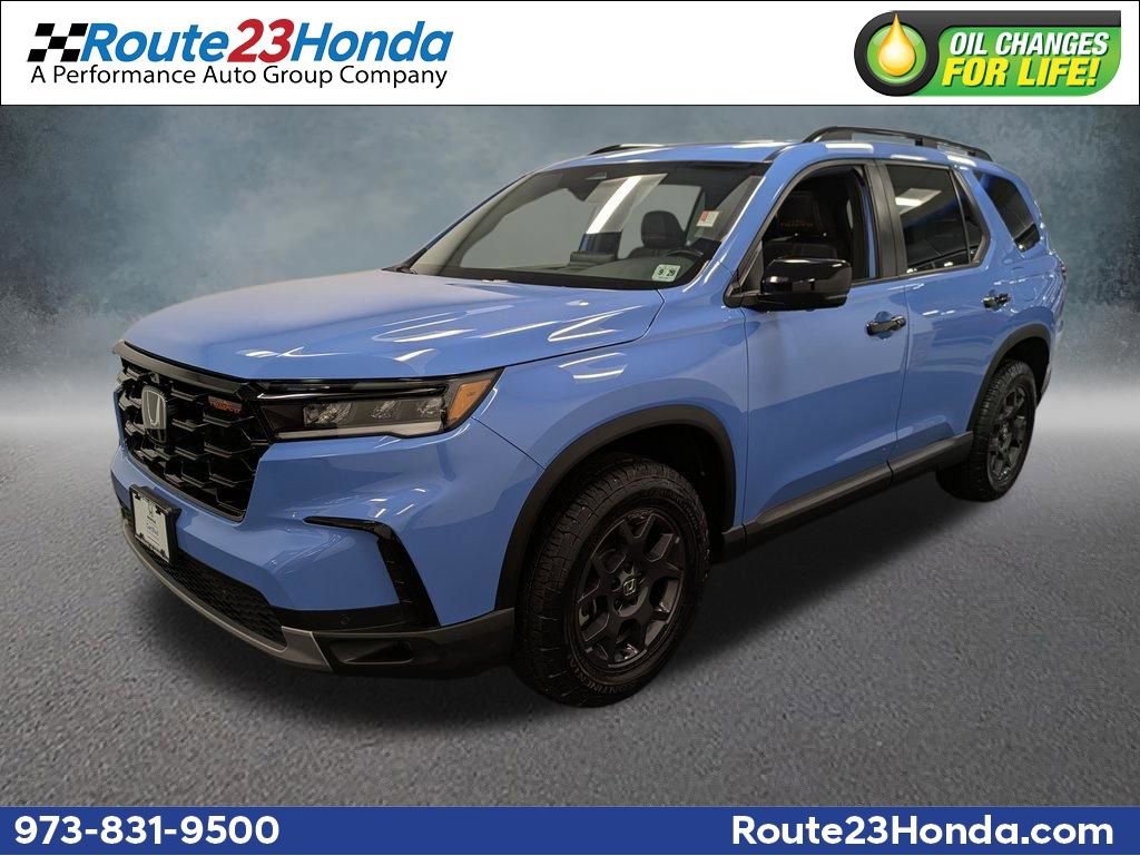 Certified 2025 Honda Pilot TrailSport image 1