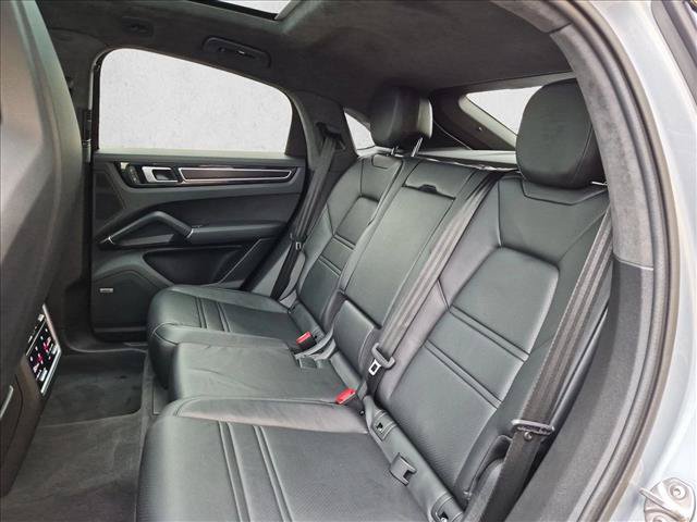 Used 2022 Porsche Cayenne GTS AWD/4WD image 21