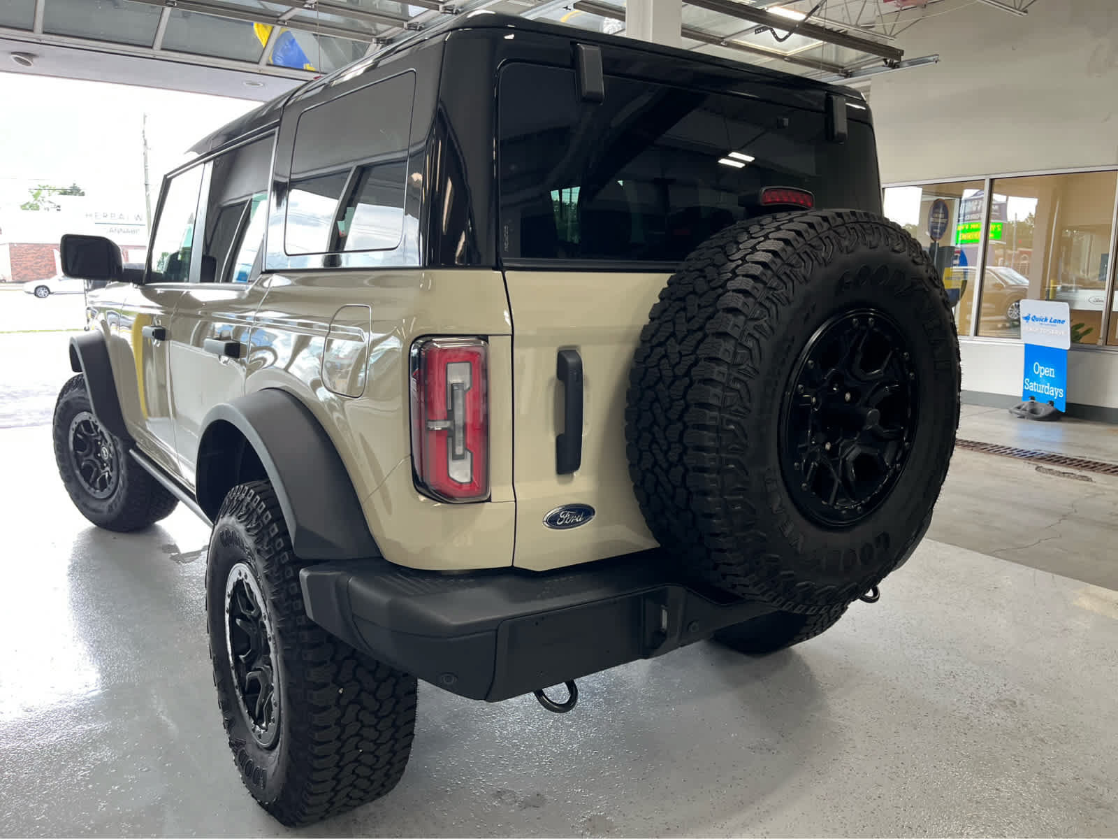 Certified 2025 Ford Bronco Badlands AWD/4WD image 6
